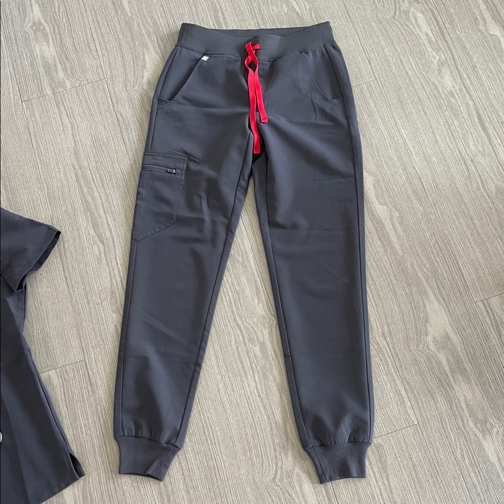 WEAR FIGS charcoal  Zamora joggers and Catarina top xxs - Picture 7 of 7